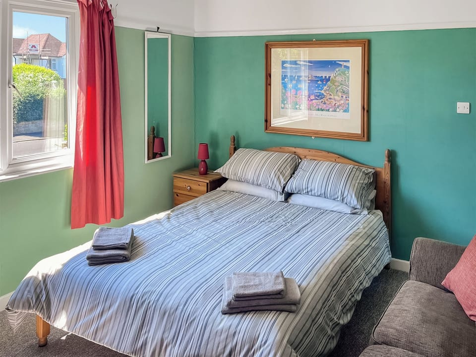 Double bedroom | Pillango, Cowes