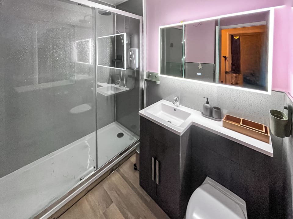 Bathroom | Pillango, Cowes