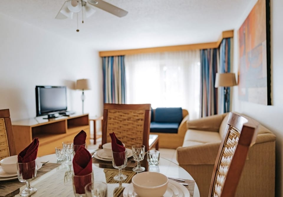 Furniture, Table, Screen, Indoors, Dining Room