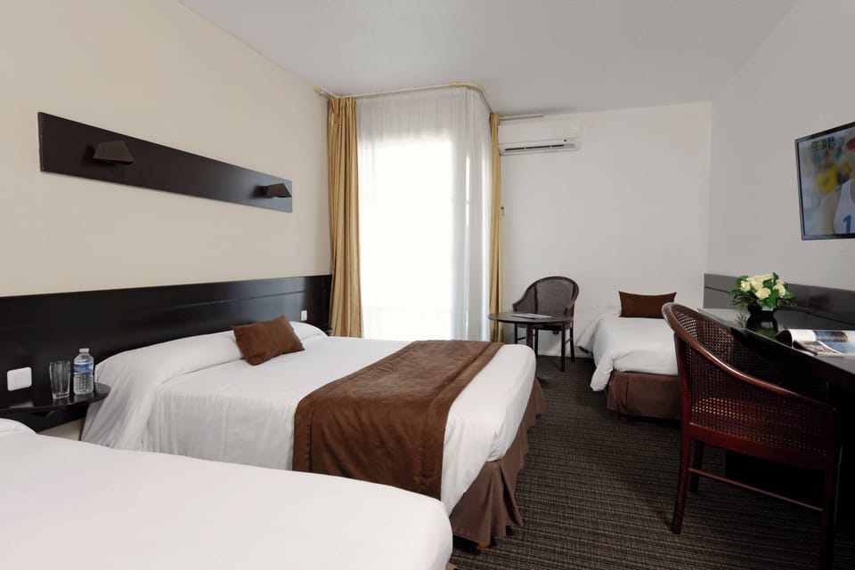 Premium bedding, in-room safe, desk, laptop workspace