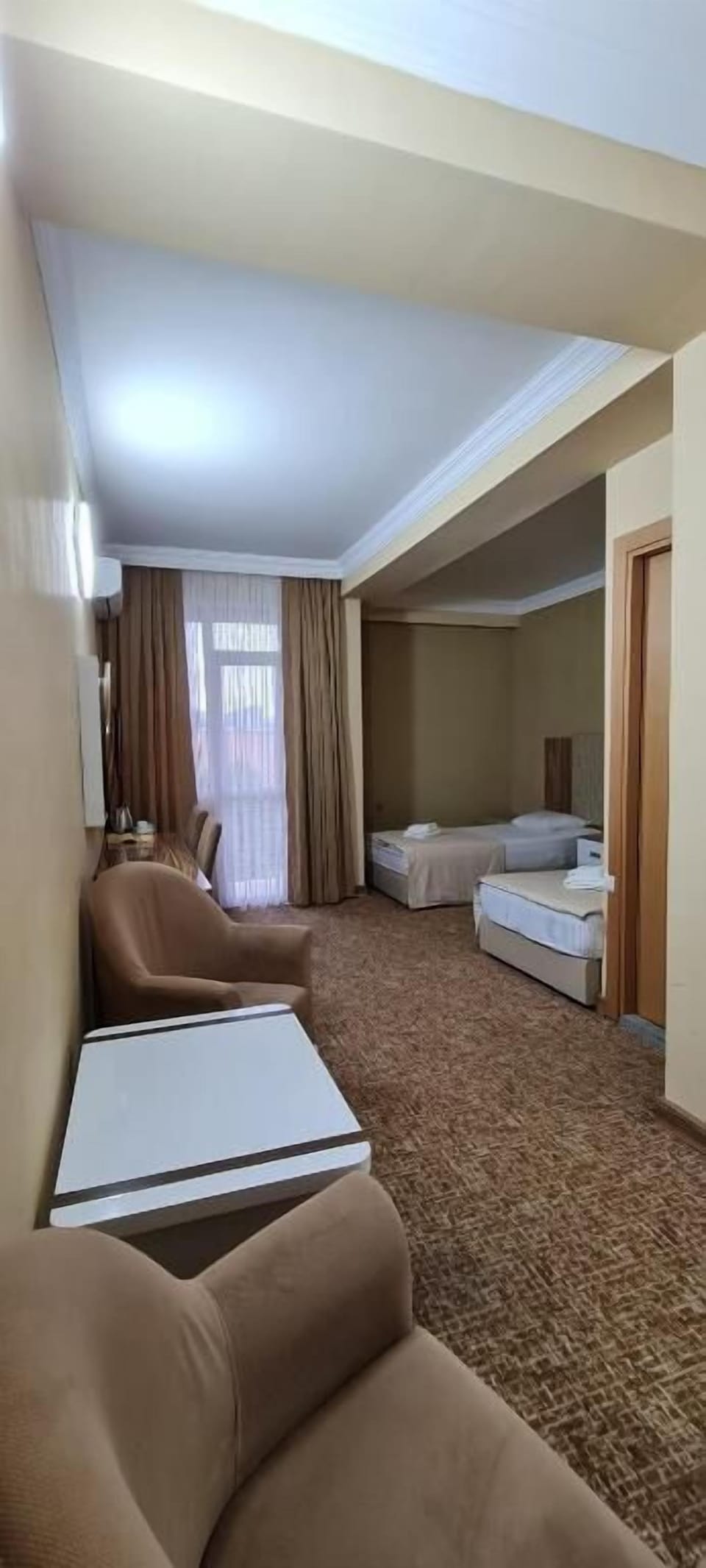 Standard Twin Room | Desk