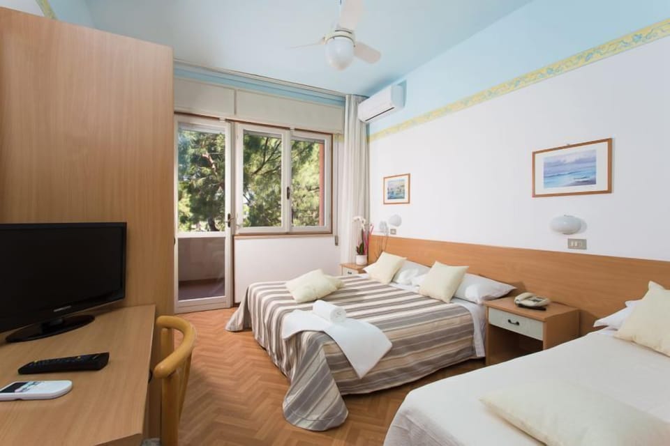 Double or Twin Room | In-room safe, desk, soundproofing, cribs/infant beds