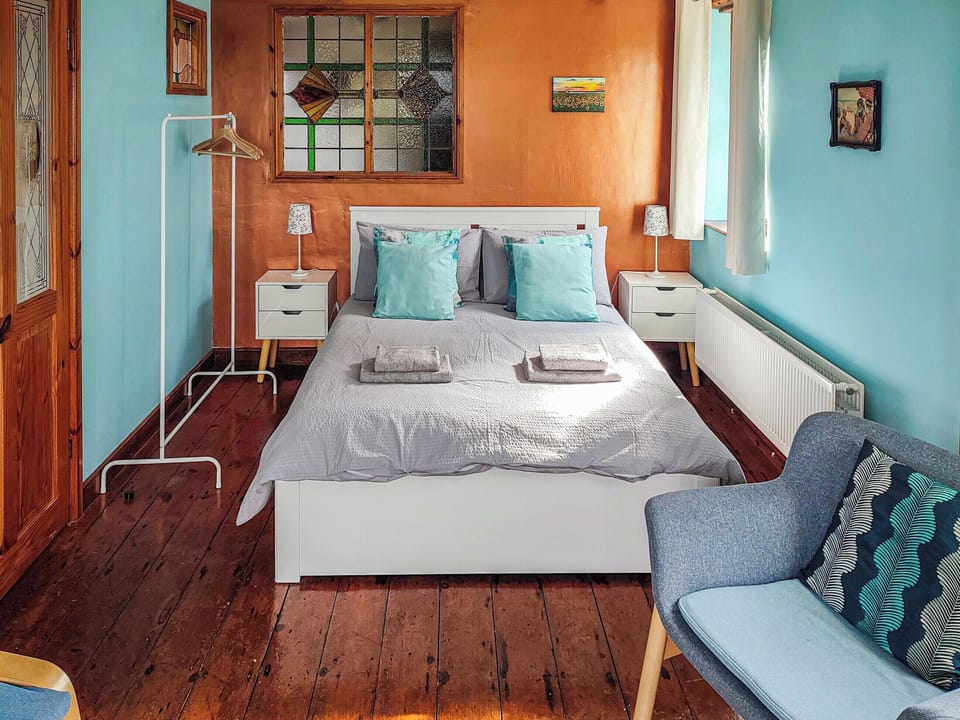Double bedroom | Ceiliog Bach, Llangennith, near Swansea