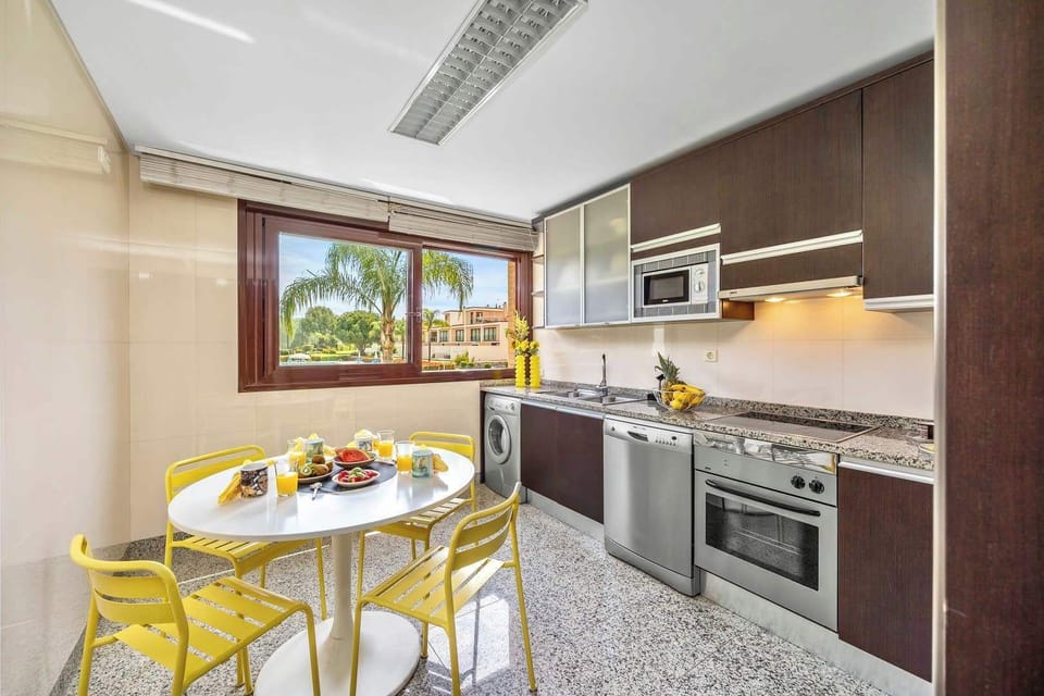 Fully equipped kitchen with everything you need