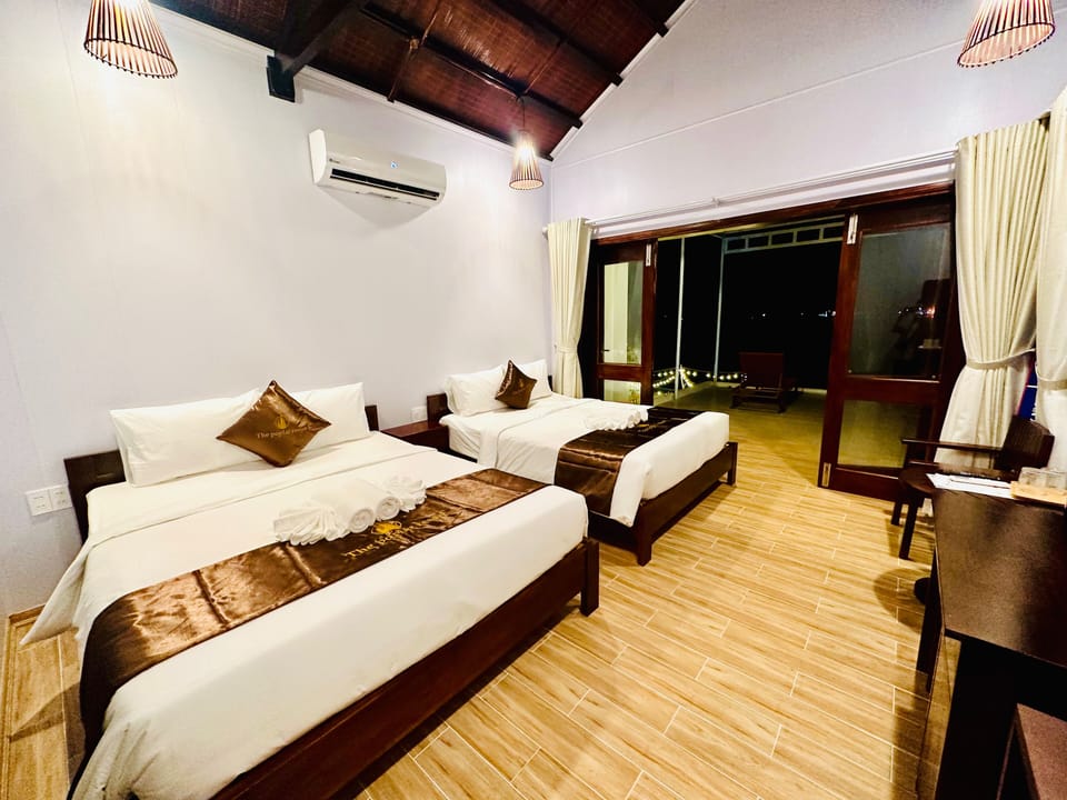 Luxury Quadruple Room | Premium bedding, pillowtop beds, individually furnished, desk