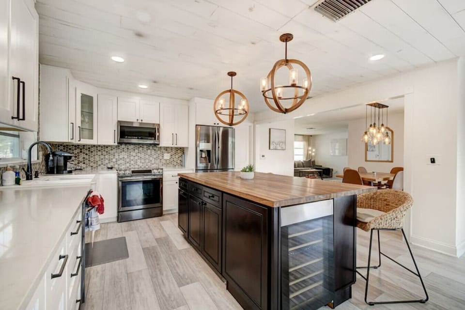 Gather around the island and share stories while you cook. Sleek and modern, this kitchen is the perfect place to whip up a gourmet meal.