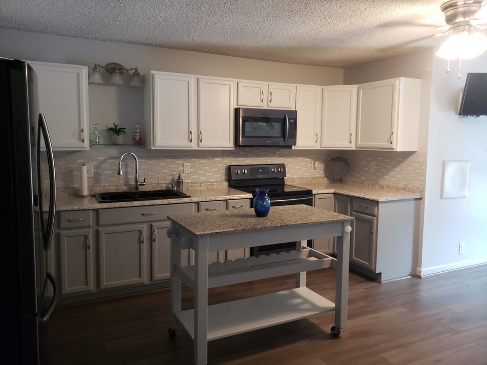 full kitchen 