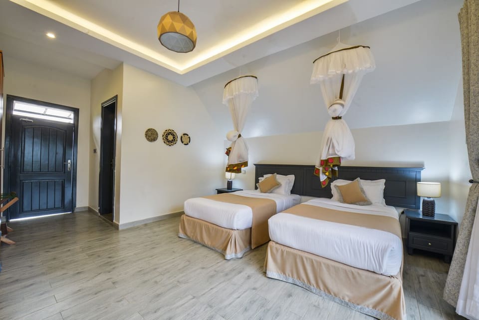 Twin Room | Individually furnished, desk, laptop workspace, bed sheets