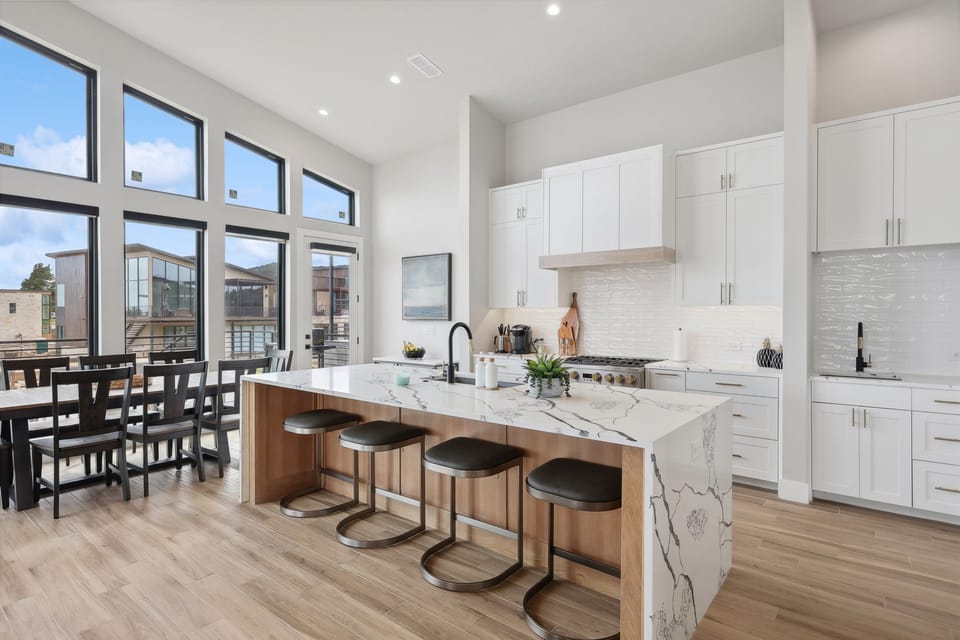 Dining/Kitchen