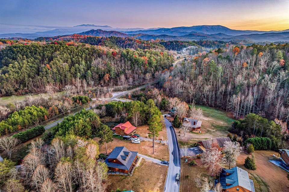 Perfectly nestled in a peaceful neighborhood in Sevierville, TN. Just 6 miles from the Parkway, this serene retreat offers the perfect blend of privacy and convenience. 