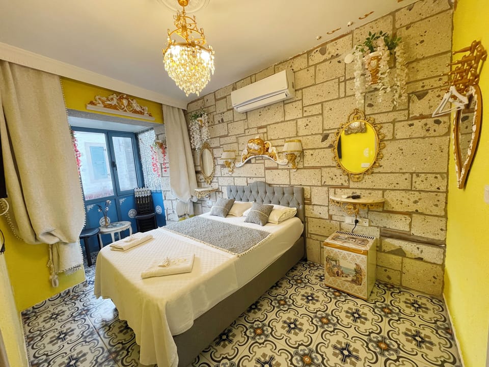 Luxury Double Room | Hypo-allergenic bedding, minibar, in-room safe, soundproofing