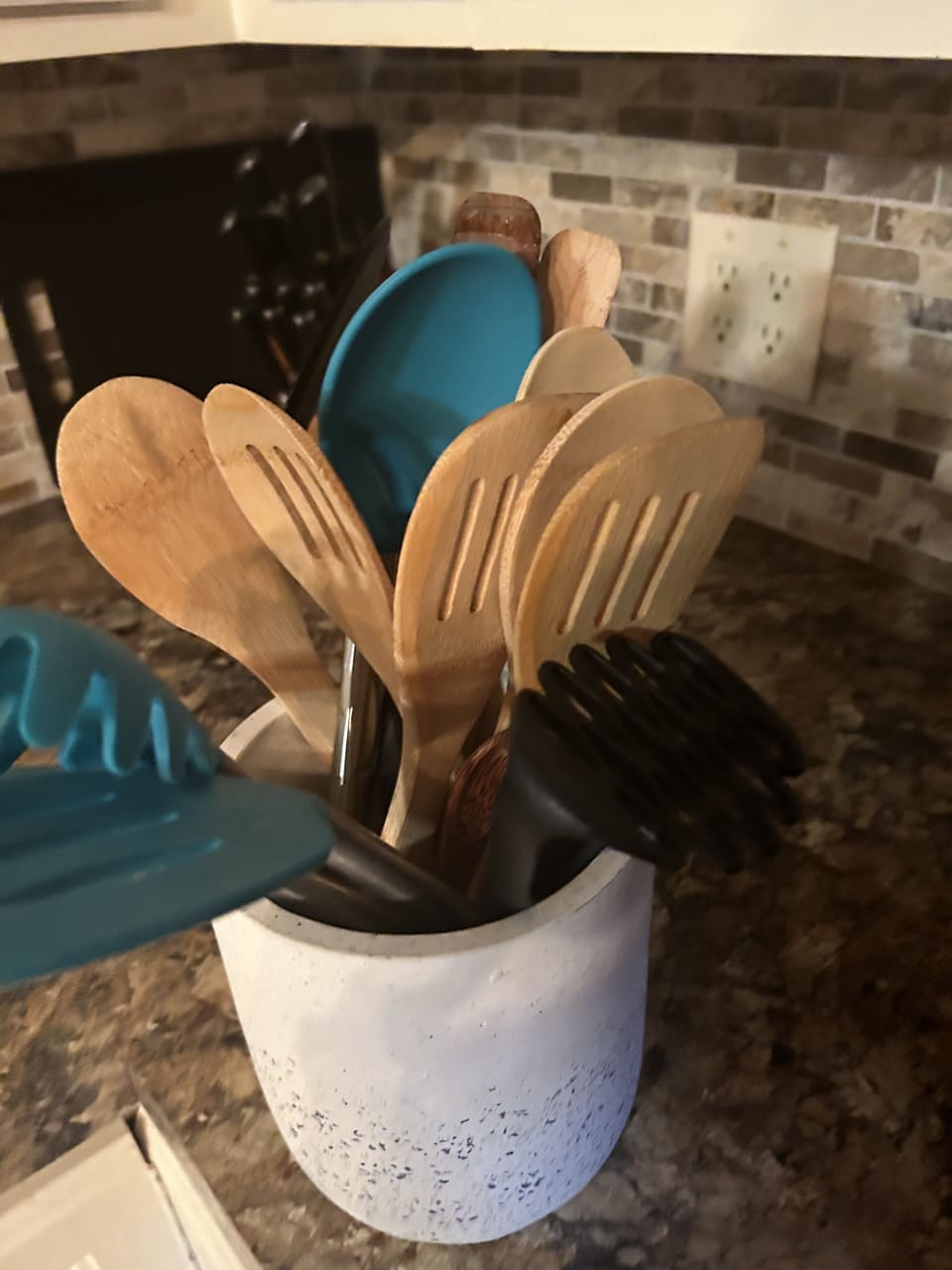 Utensils for easy use. 