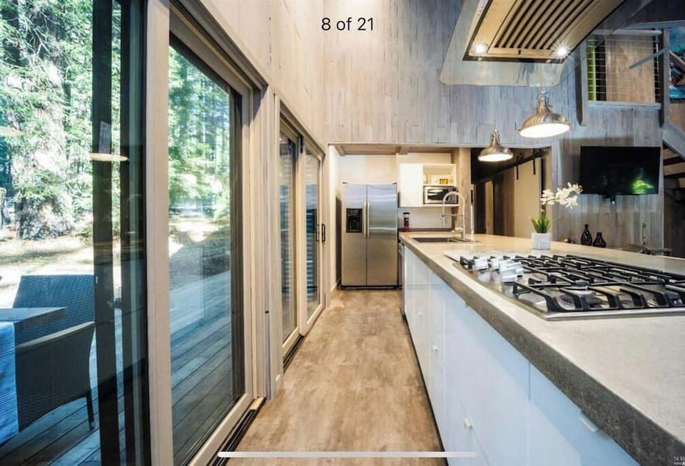 Fully equipped kitchen (2)