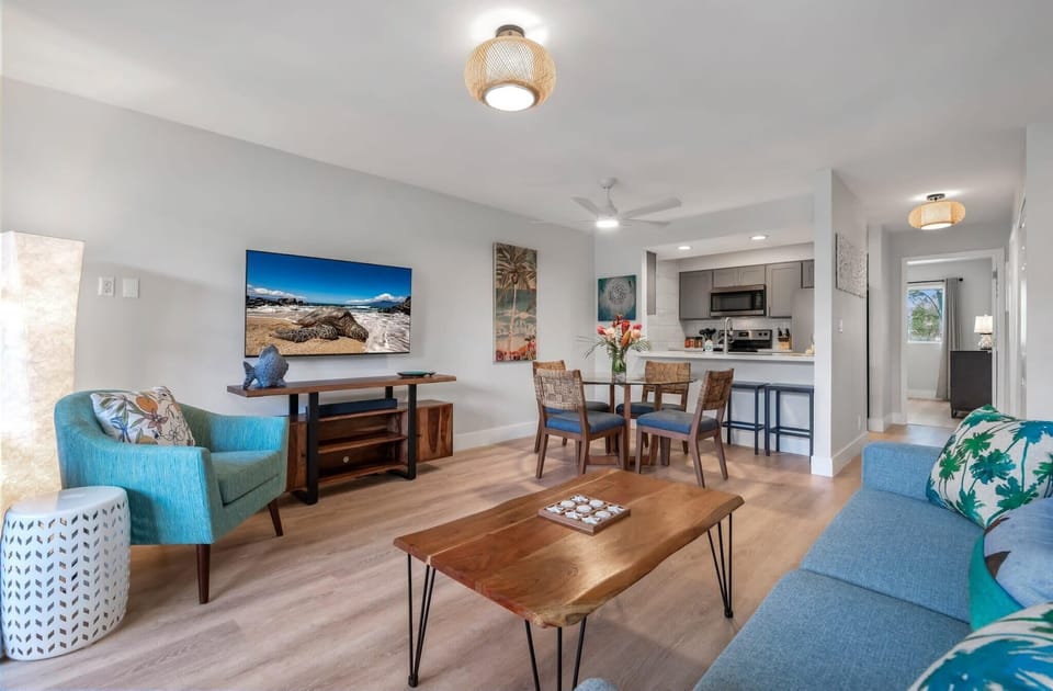 Luxury Condo | Living area | Smart TV, Hulu, streaming services