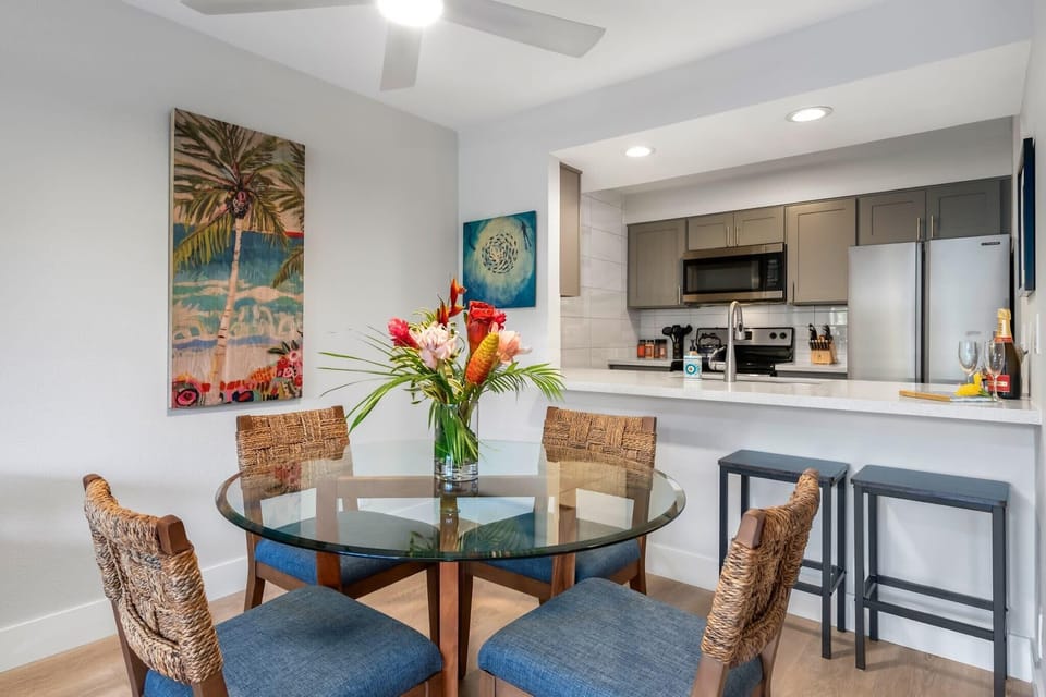 Luxury Condo | Living area | Smart TV, Hulu, streaming services