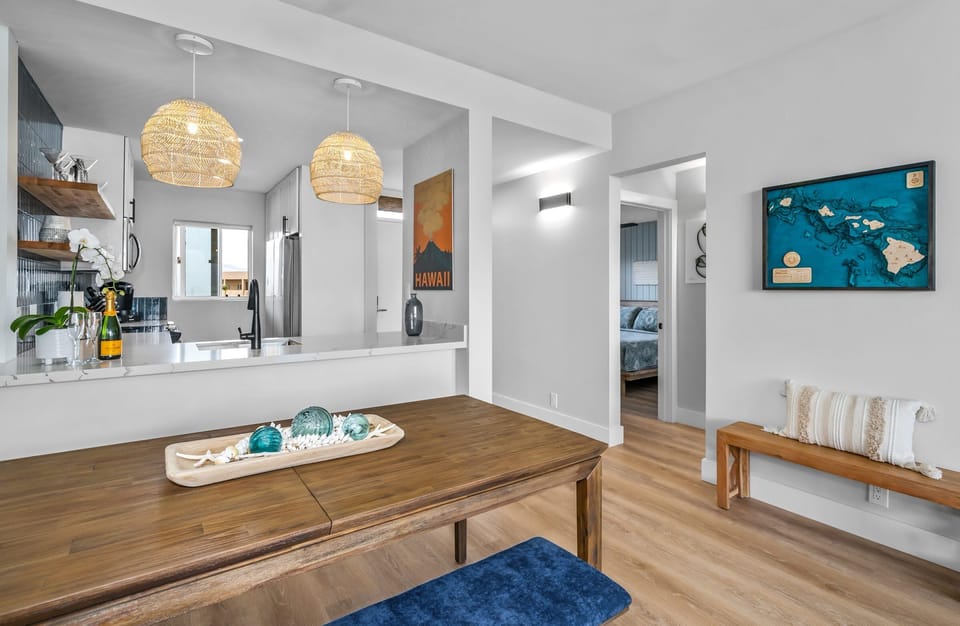 Luxury Condo, Ocean View, Beachside | Living area | 70-inch Smart TV with cable channels, streaming services