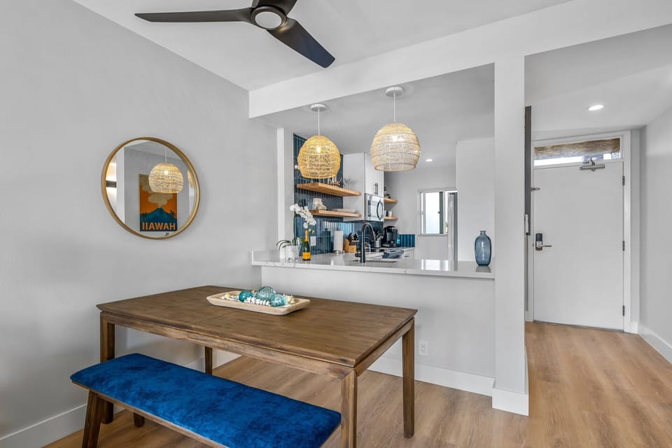Luxury Condo, Ocean View, Beachside | Living area | 70-inch Smart TV with cable channels, streaming services