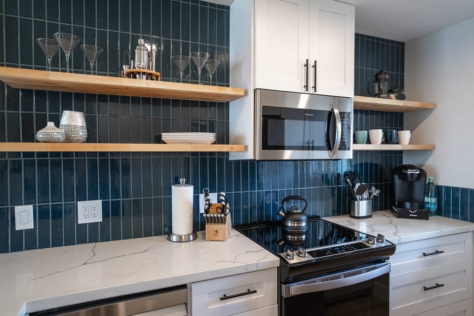 Luxury Condo, Ocean View, Beachside | Private kitchen | Full-size fridge, microwave, oven, stovetop