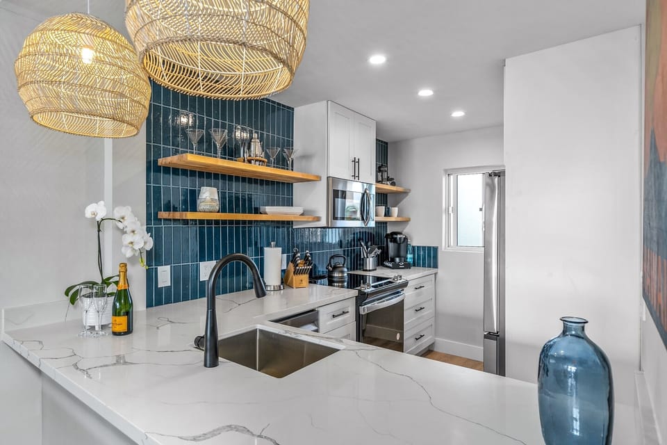 Luxury Condo, Ocean View, Beachside | Private kitchen | Full-size fridge, microwave, oven, stovetop