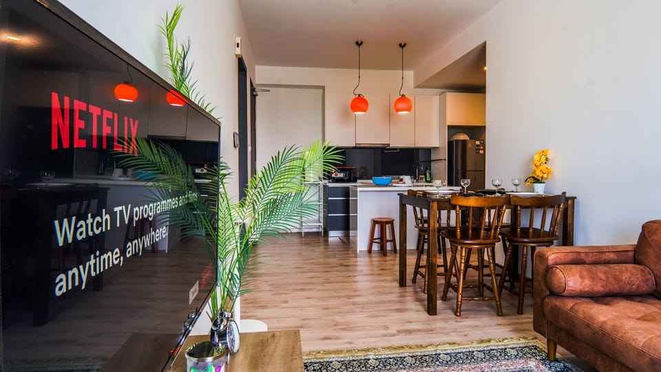Superior Apartment | Private kitchen | Fridge, microwave, stovetop, cookware/dishes/utensils