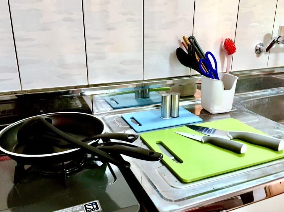 Basic Apartment | Private kitchen | Fridge, microwave, stovetop, electric kettle
