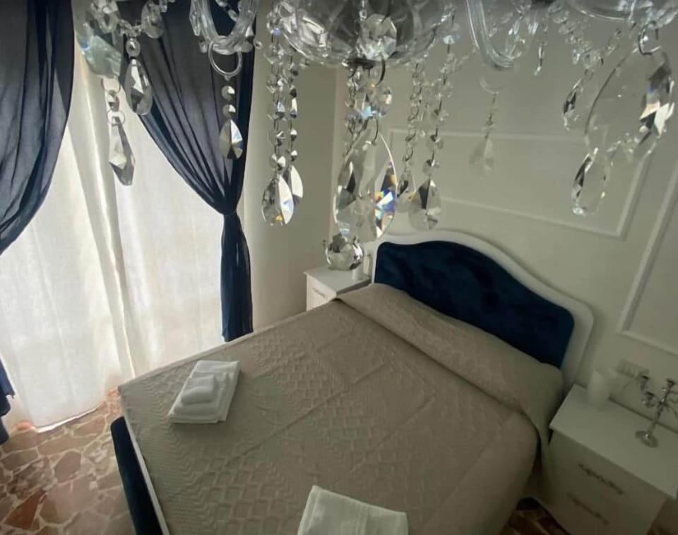 Royal Room, 1 Double Bed, Terrace, Valley View | Bathroom | Free toiletries, hair dryer, towels, soap