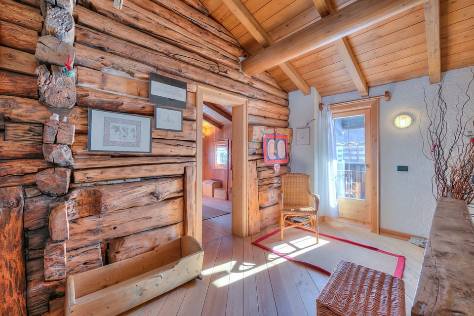 Family Chalet, 4 Bedrooms, Balcony (Chalet Lidia Ski in-Ski out 50m) | Interior