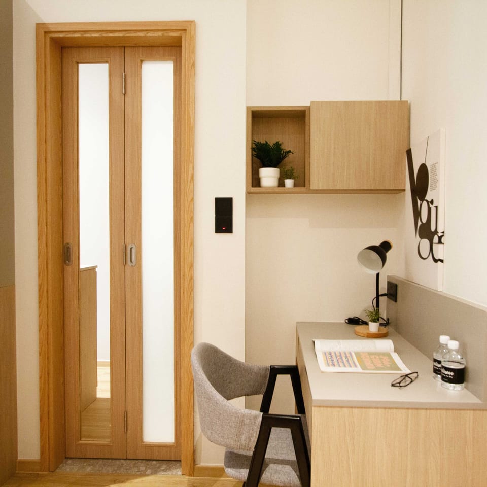 Premier Studio | In-room safe, desk, blackout drapes, WiFi (free)