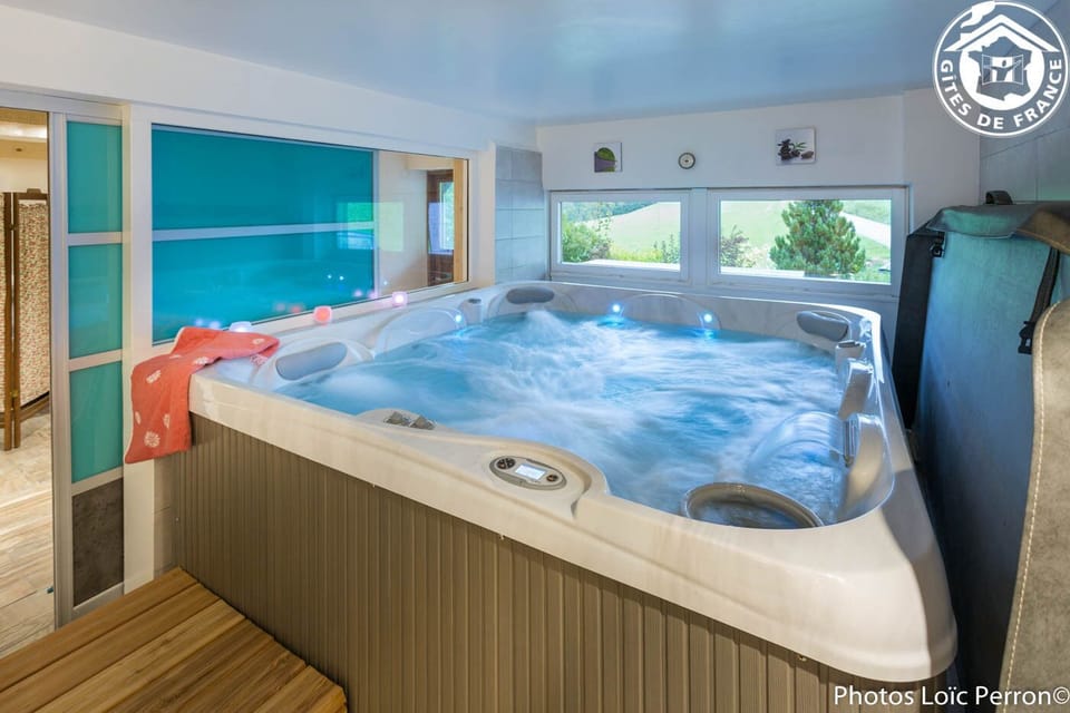 Indoor spa tub