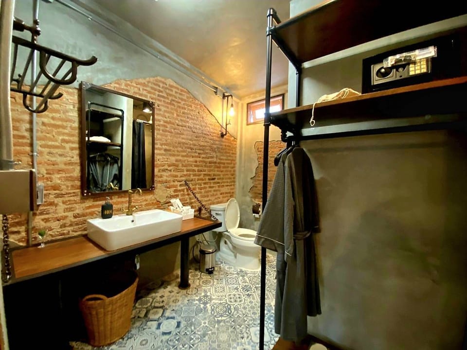 Premier Suite with Terrace | Bathroom | Shower, free toiletries, hair dryer, bathrobes