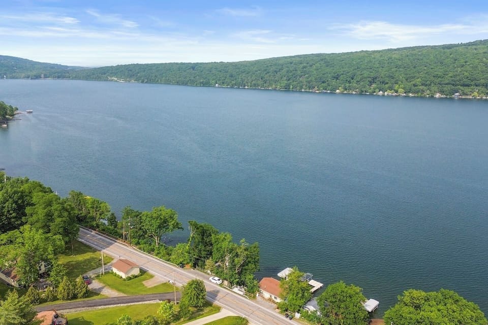 The beautiful Keuka lake and hillside