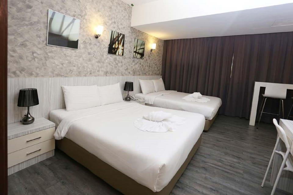 Family-4 Suite | Egyptian cotton sheets, premium bedding, memory foam beds, desk