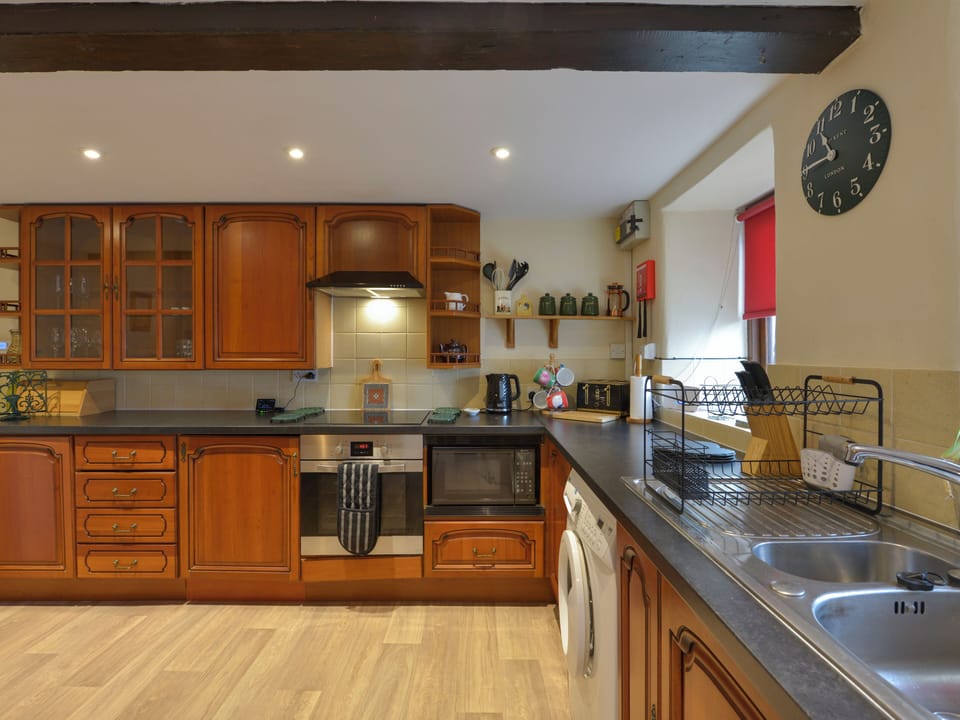 Cottage | Private kitchen | Fridge, dishwasher, electric kettle, toaster