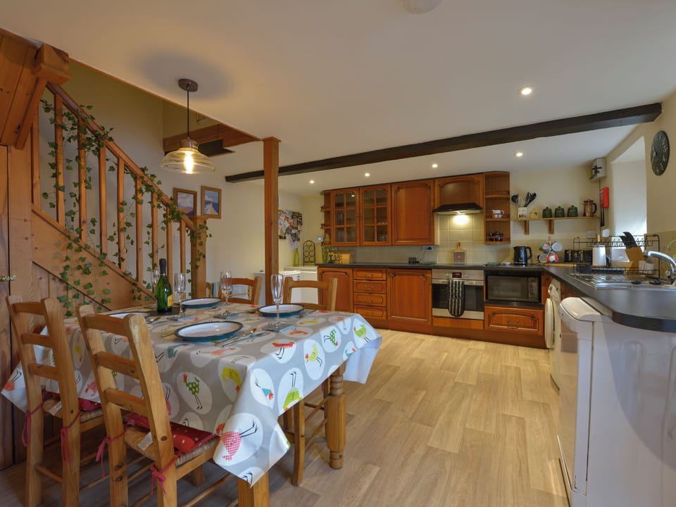 Cottage | Private kitchen | Fridge, dishwasher, electric kettle, toaster