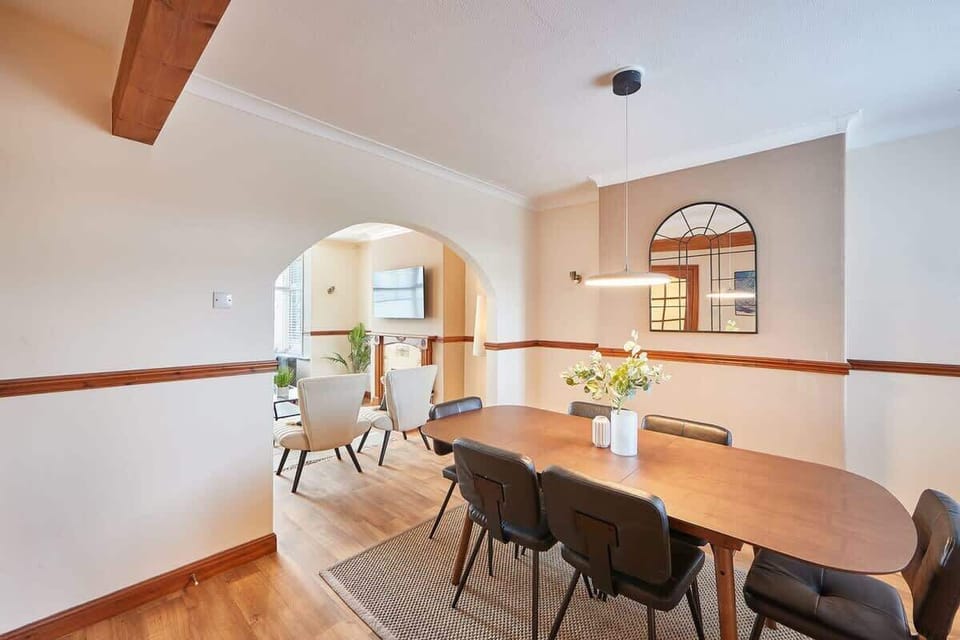 Blue Sky Cottage, Whitby - Host & Stay