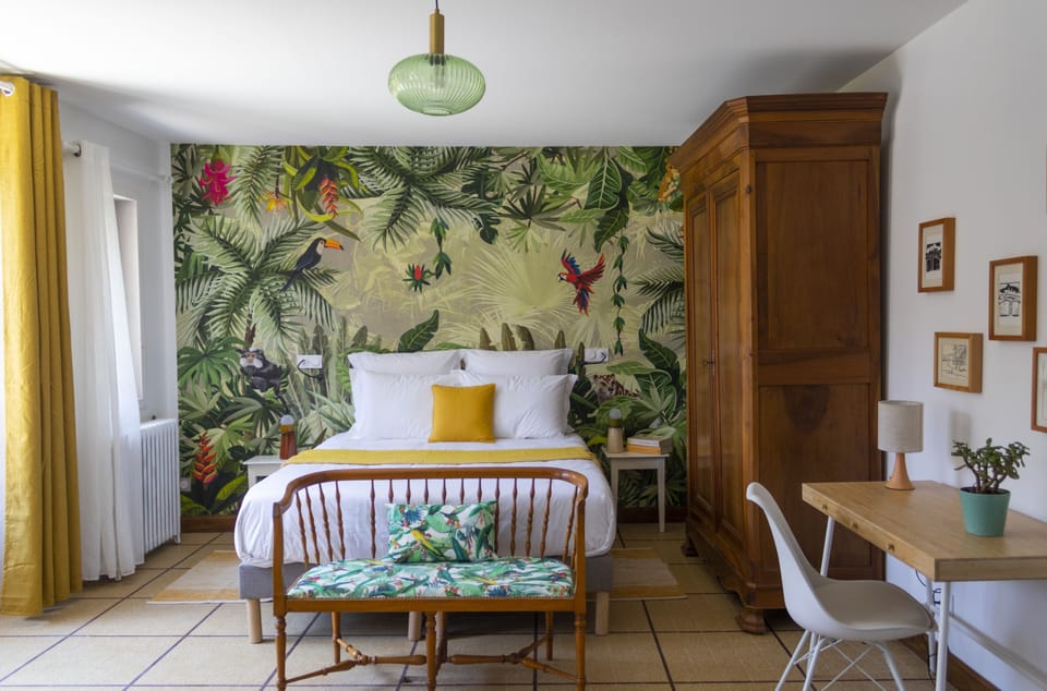 Design Room | Premium bedding, blackout drapes, free WiFi, bed sheets