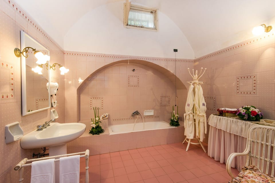Apartment, Private Bathroom, Garden View | Bathroom | Free toiletries, hair dryer, bathrobes, bidet