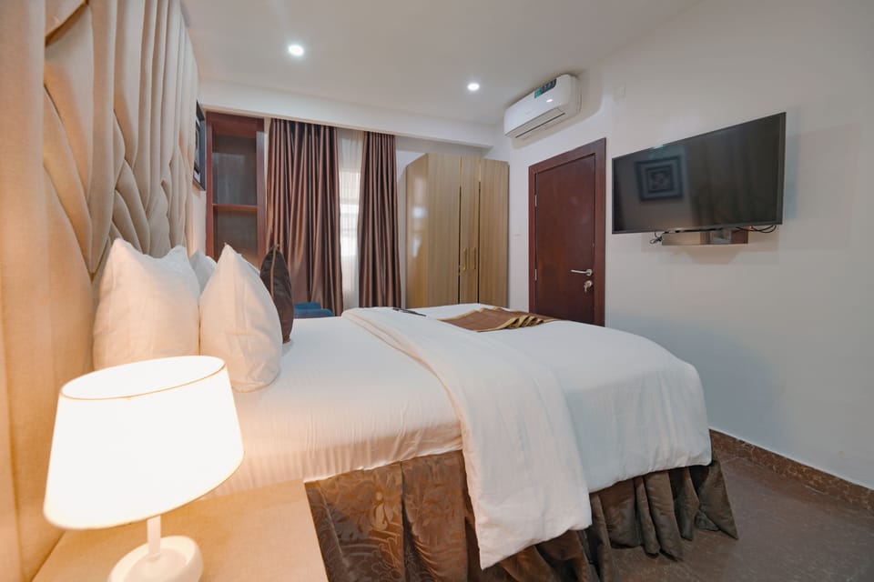 Standard Room | 1 bedroom, premium bedding, in-room safe, desk