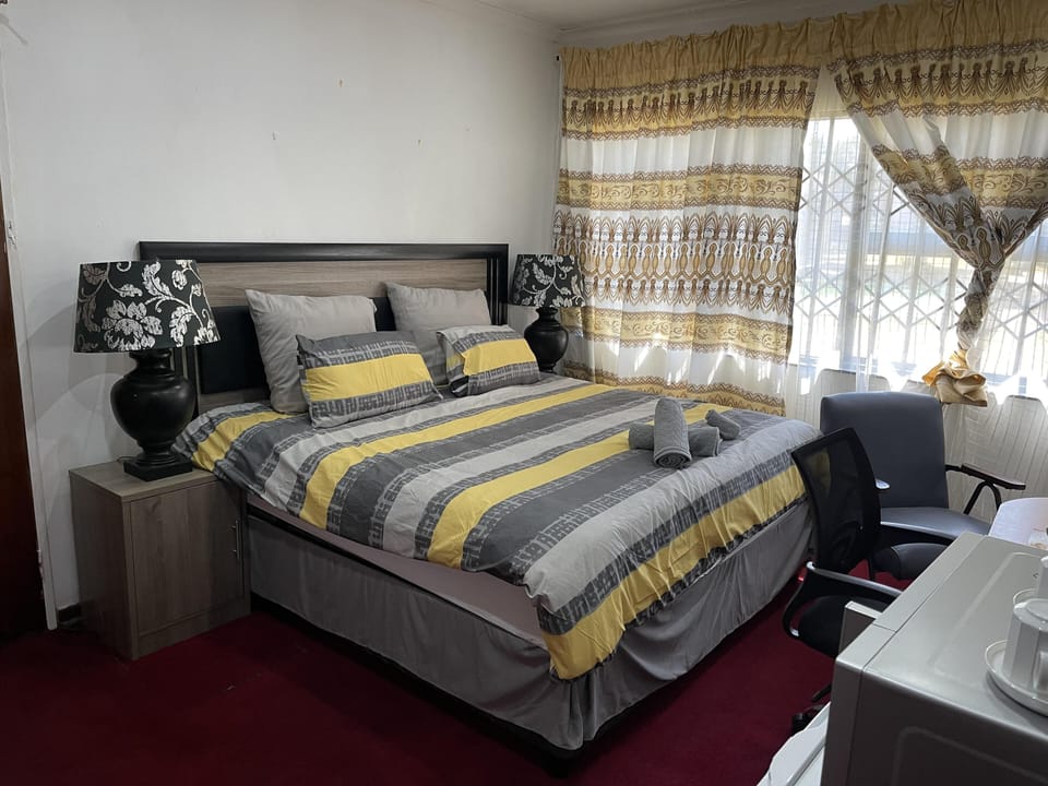 House | 5 bedrooms, iron/ironing board, free WiFi, bed sheets