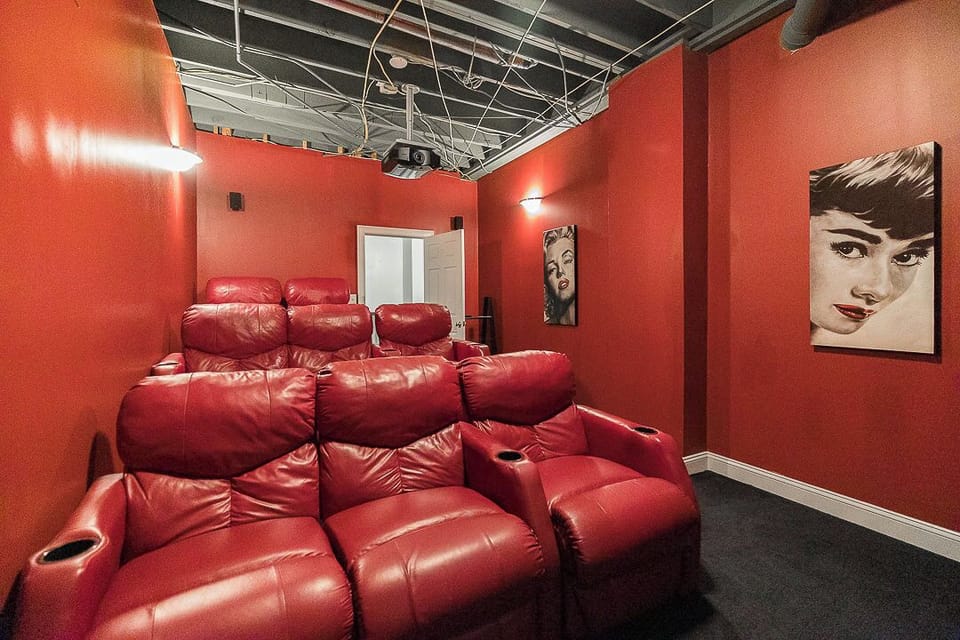 Luxury Red Room Theater!
Go Dawgs!