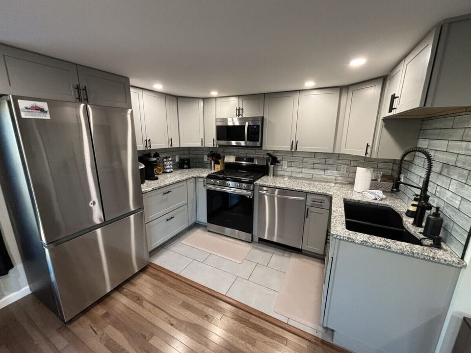 Fully stocked kitchen with all essentials! Keurig, K cups, tea, dishwasher, gas stove, large fridge.