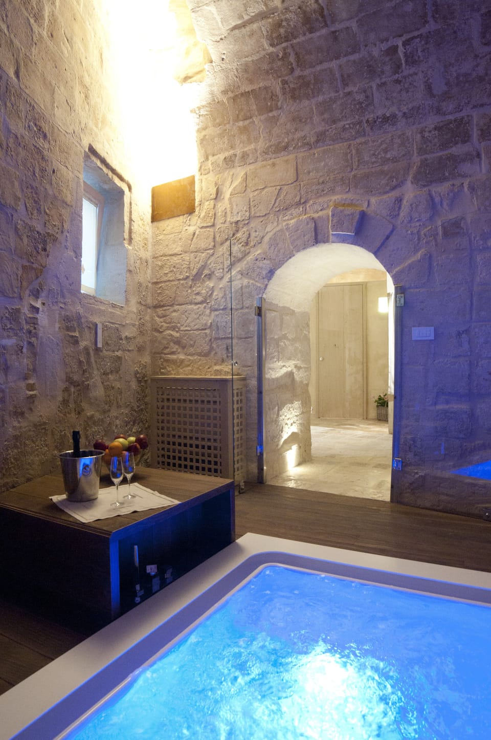 Private spa tub