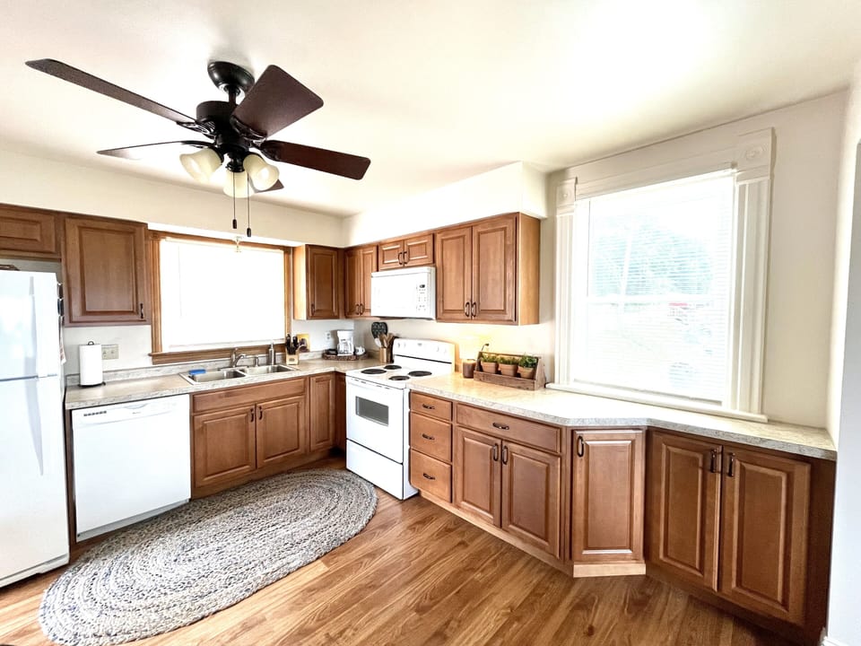 Full kitchen
