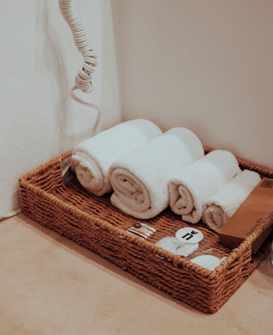 Shower, rainfall showerhead, free toiletries, hair dryer