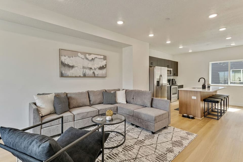 Open-concept living and kitchen space with stylish décor, cozy seating, and plenty of room to gather 🛋️🥂🌟