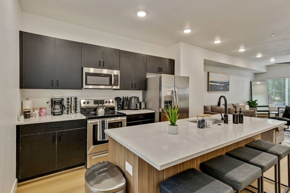 Cook with ease in the fully stocked kitchen featuring stainless steel appliances and a spacious island 🍳🌿🥂