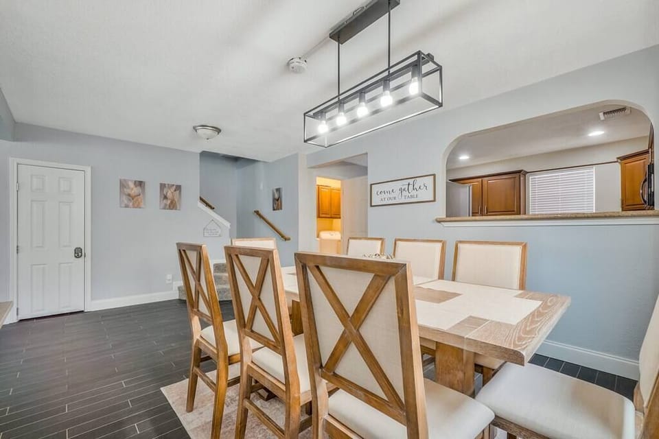 Formal dining room (2)