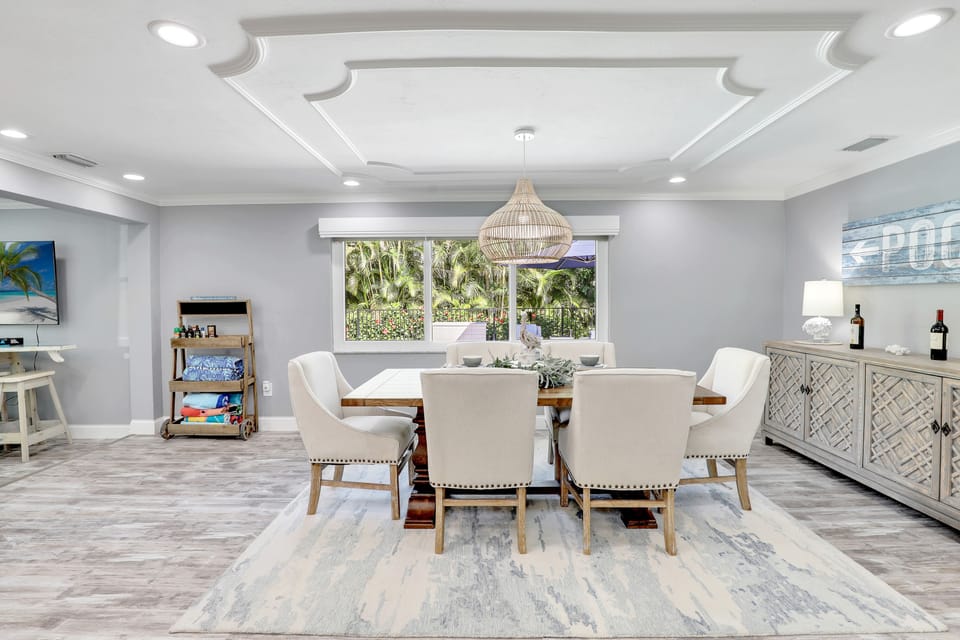 Dining Area | Dishware & Flatware Provided