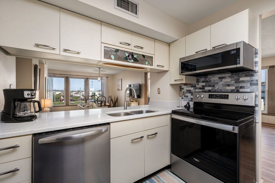 SCRM2: Carolina Ocean Views | Newly Remodeled Kitchen Area