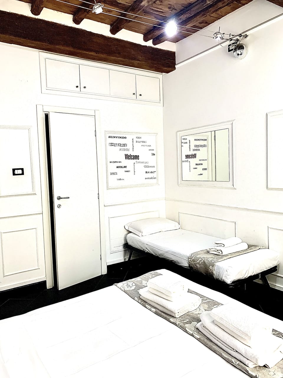 Triple Room | In-room safe, desk, free WiFi, bed sheets